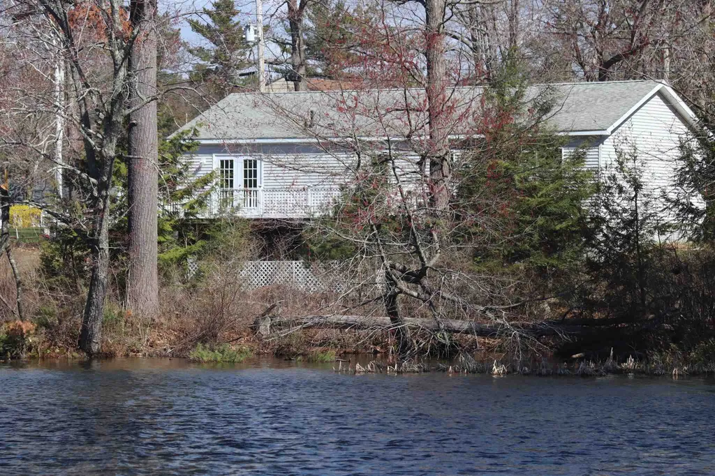 8 Chalk Pond Drive New Durham NH 03855
