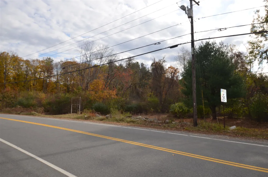 5 Whitehall Road Hooksett NH 03106