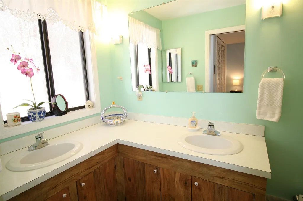 54 Bayley Way Hartford VT 05059