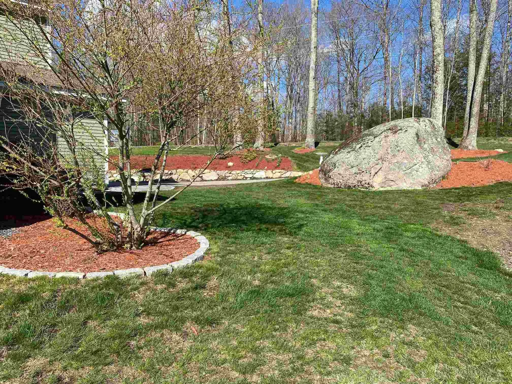 31 Stone Post Road Holderness NH 03245