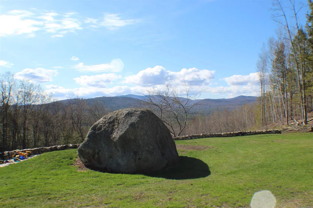 31 Stone Post Road Holderness NH 03245