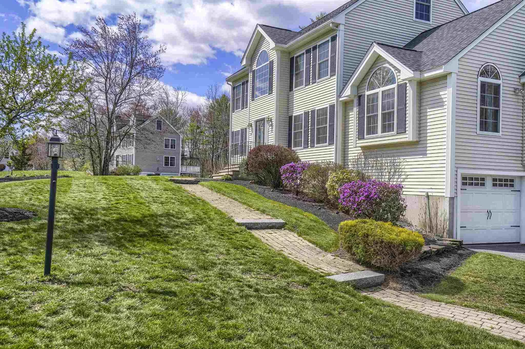 15 Beacon Hill Road Pelham NH 03076