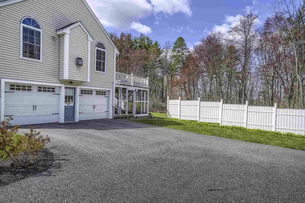 15 Beacon Hill Road Pelham NH 03076