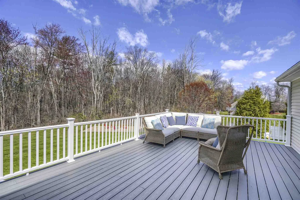 15 Beacon Hill Road Pelham NH 03076