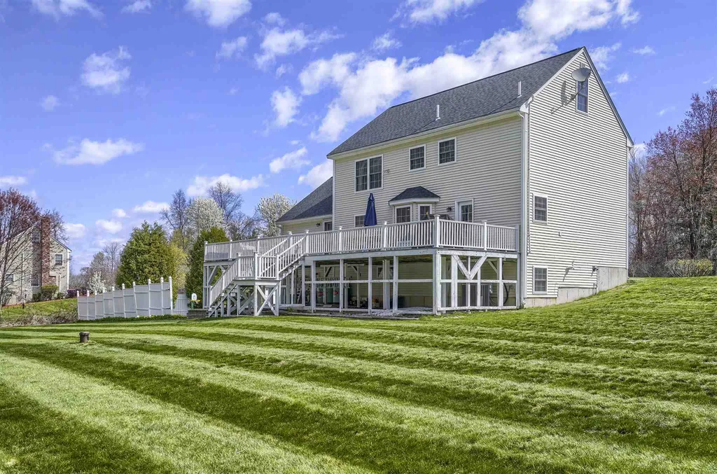 15 Beacon Hill Road Pelham NH 03076