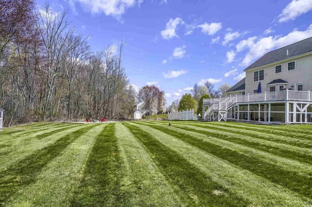 15 Beacon Hill Road Pelham NH 03076