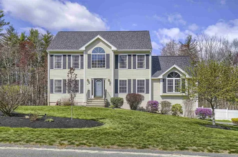 15 Beacon Hill Road Pelham NH 03076
