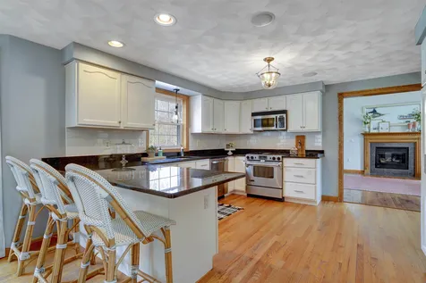 15 Beacon Hill Road Pelham NH 03076