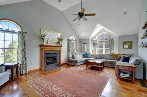 15 Beacon Hill Road Pelham NH 03076