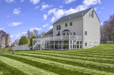 15 Beacon Hill Road Pelham NH 03076