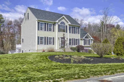15 Beacon Hill Road Pelham NH 03076
