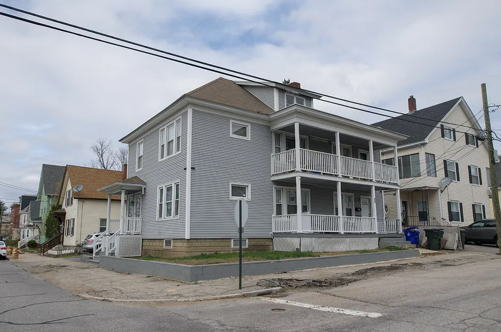 23 Ashland Street Manchester NH 03104
