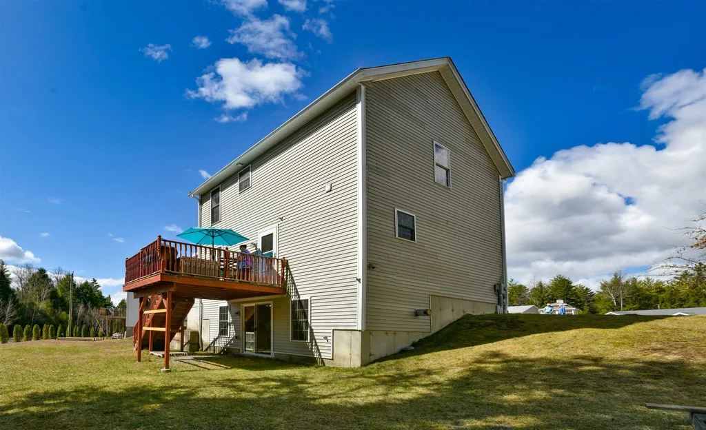10 Cat Tail Circle Rindge NH 03461