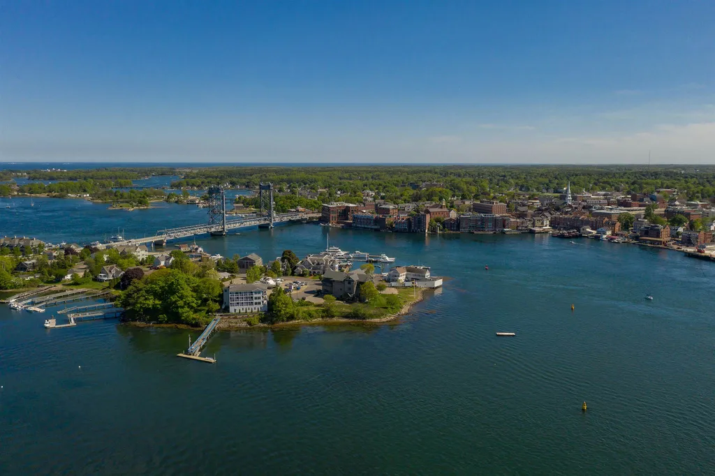 32 Badgers W Island Kittery ME 03904