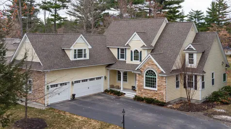 14 Falcon Way Hales Location NH 03860