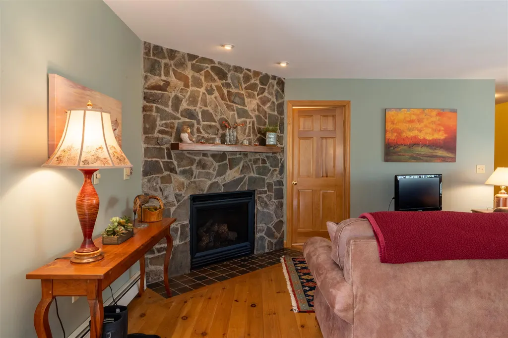 19 Brebeuf Terrace Leicester VT 05733
