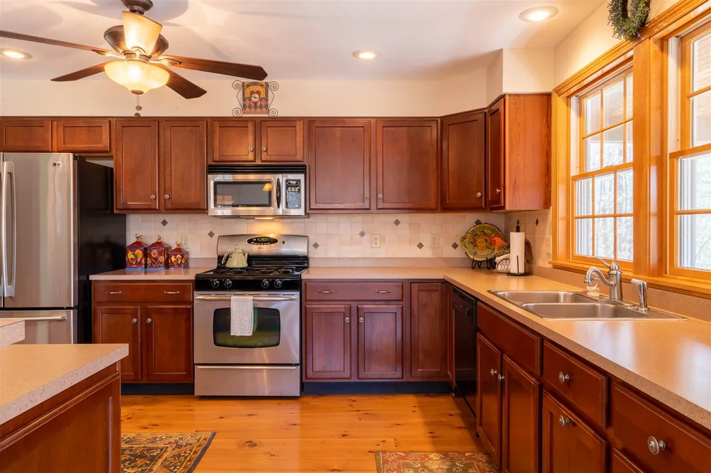 19 Brebeuf Terrace Leicester VT 05733
