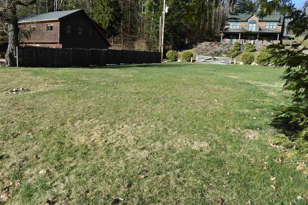 19 Brebeuf Terrace Leicester VT 05733