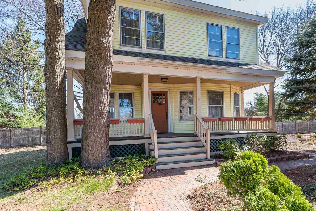 26 1/2 Charles Street Rochester NH 03867