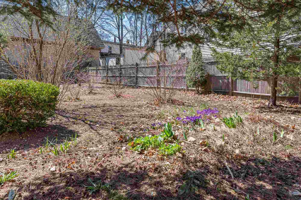 26 1/2 Charles Street Rochester NH 03867