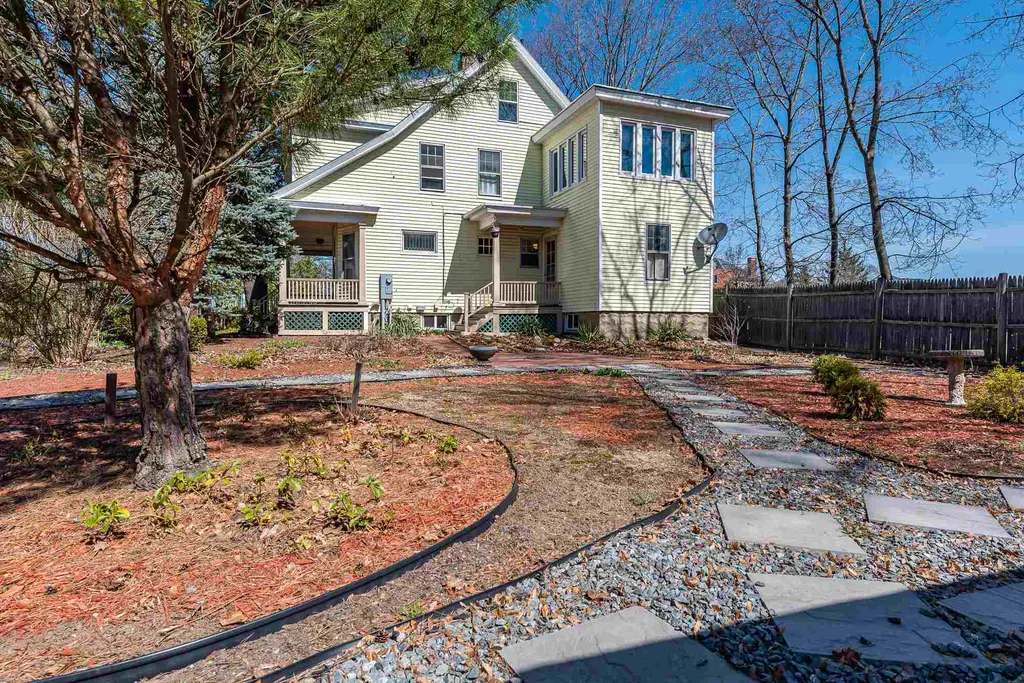 26 1/2 Charles Street Rochester NH 03867