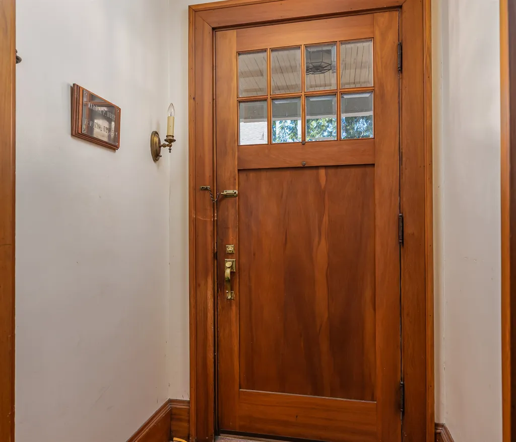 26 1/2 Charles Street Rochester NH 03867