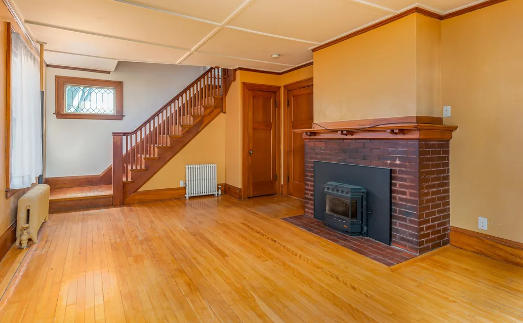 26 1/2 Charles Street Rochester NH 03867