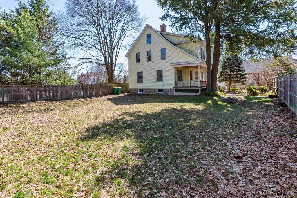 26 1/2 Charles Street Rochester NH 03867