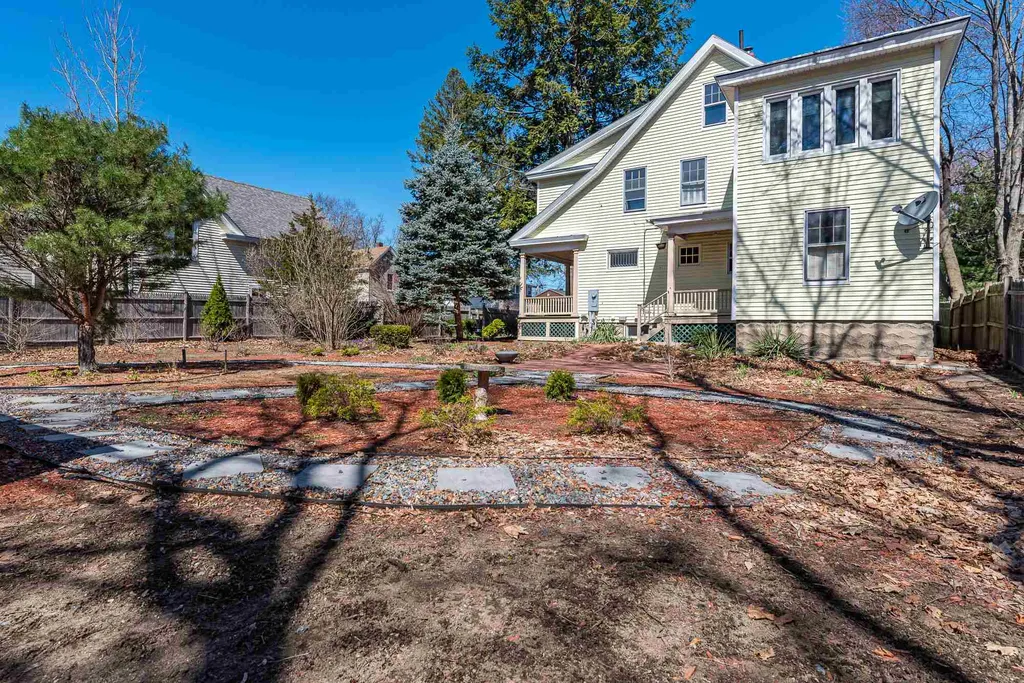 26 1/2 Charles Street Rochester NH 03867