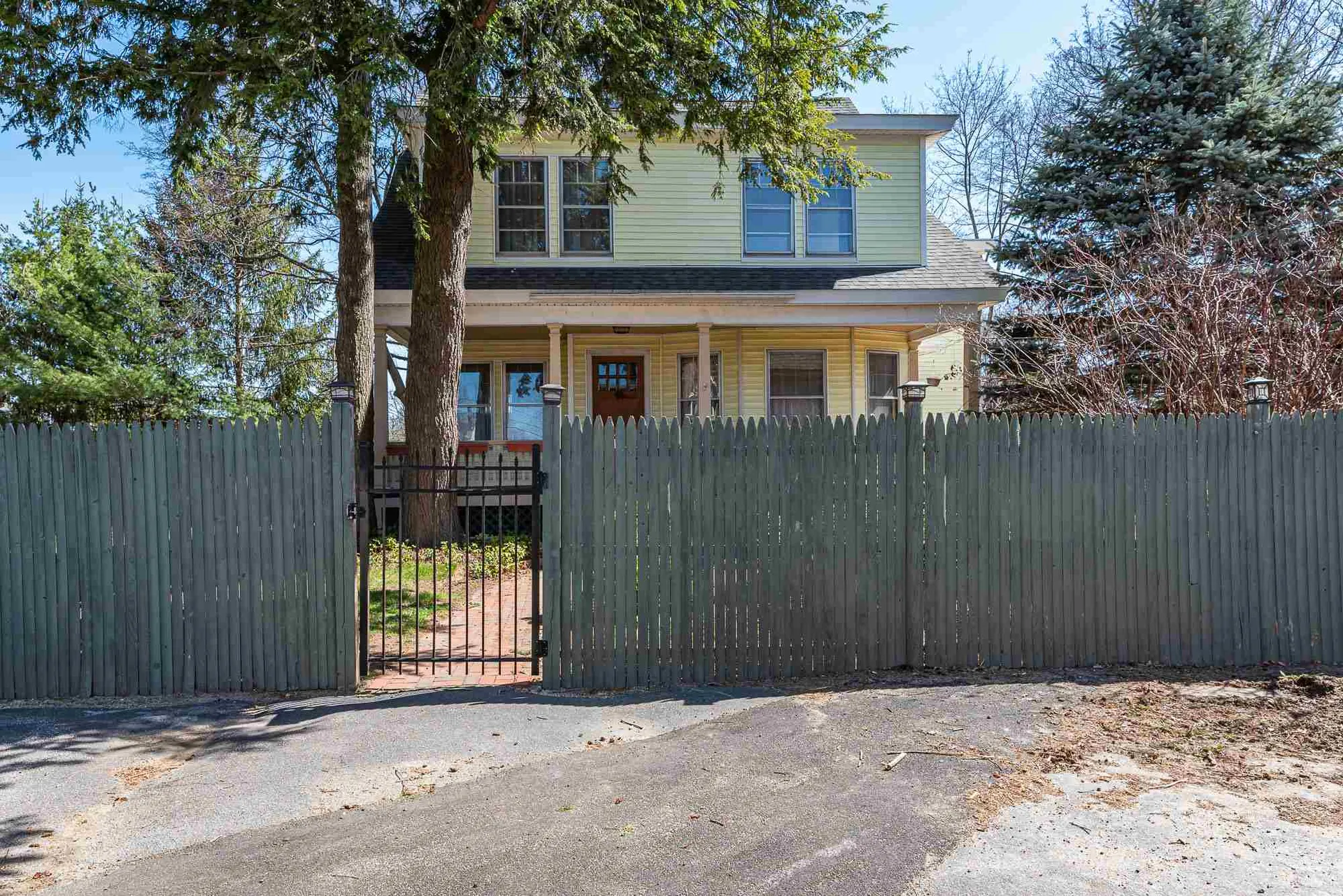 26 1/2 Charles Street Rochester NH 03867