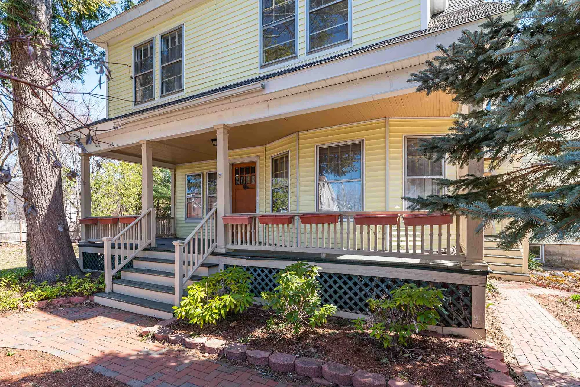 26 1/2 Charles Street Rochester NH 03867