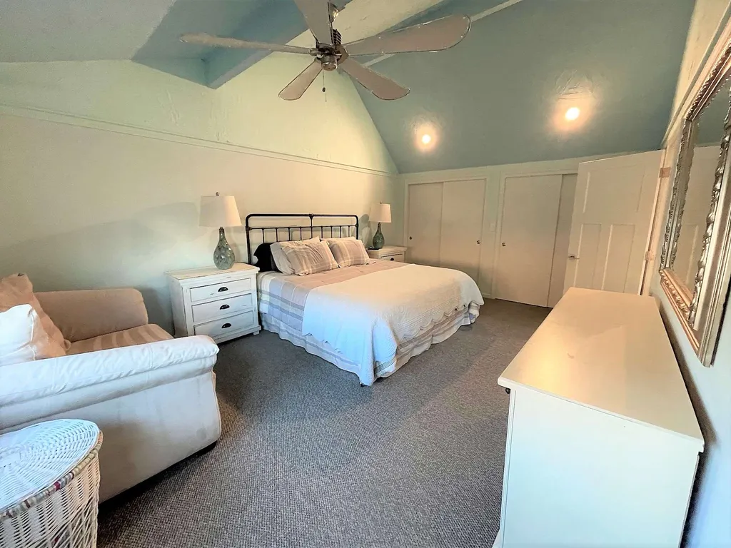 4 Groveland Street Seabrook NH 03874