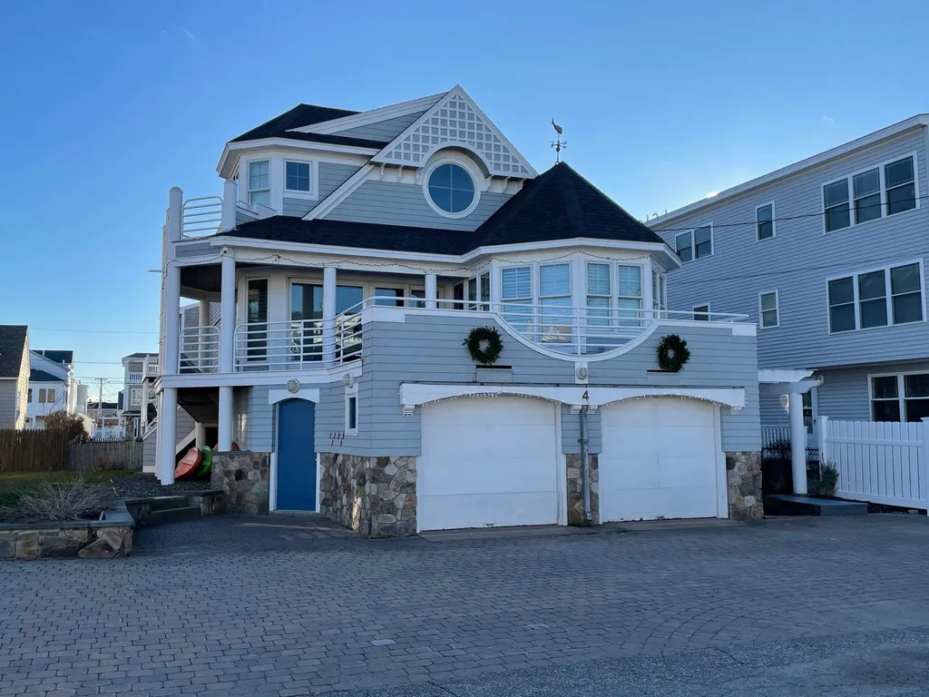 4 Groveland Street Seabrook NH 03874