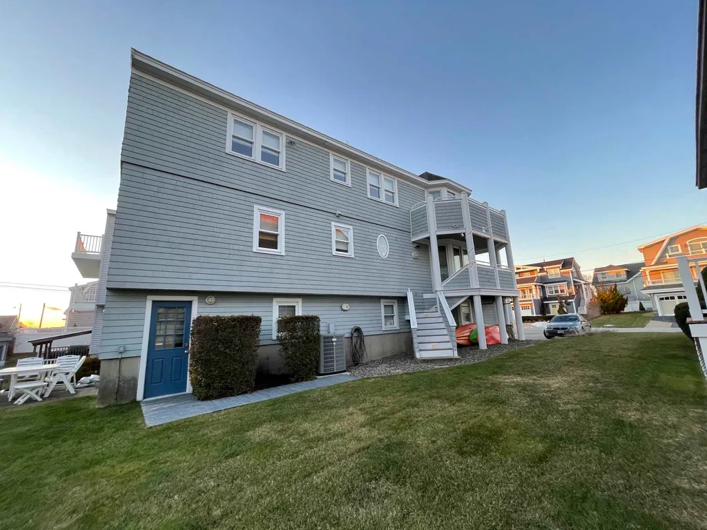 4 Groveland Street Seabrook NH 03874