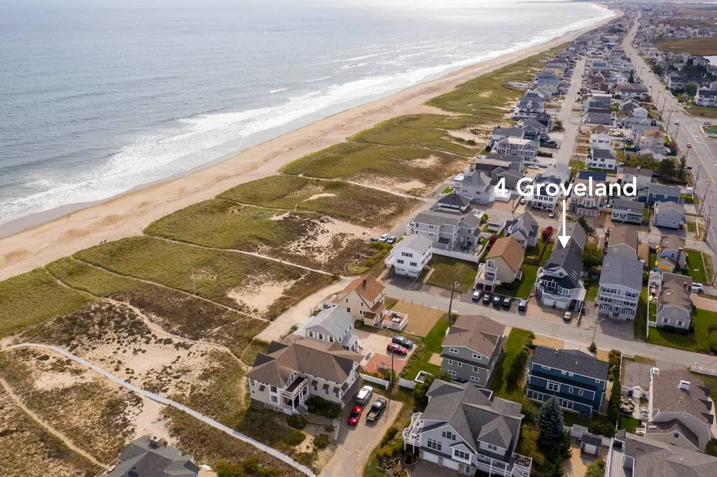 4 Groveland Street Seabrook NH 03874