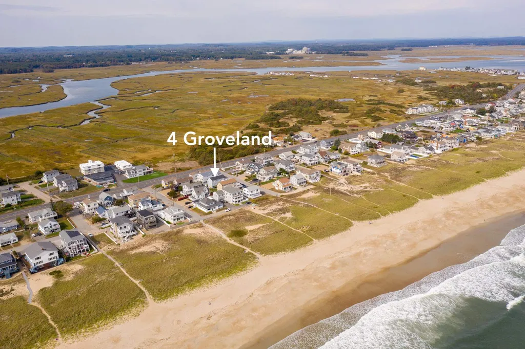 4 Groveland Street Seabrook NH 03874