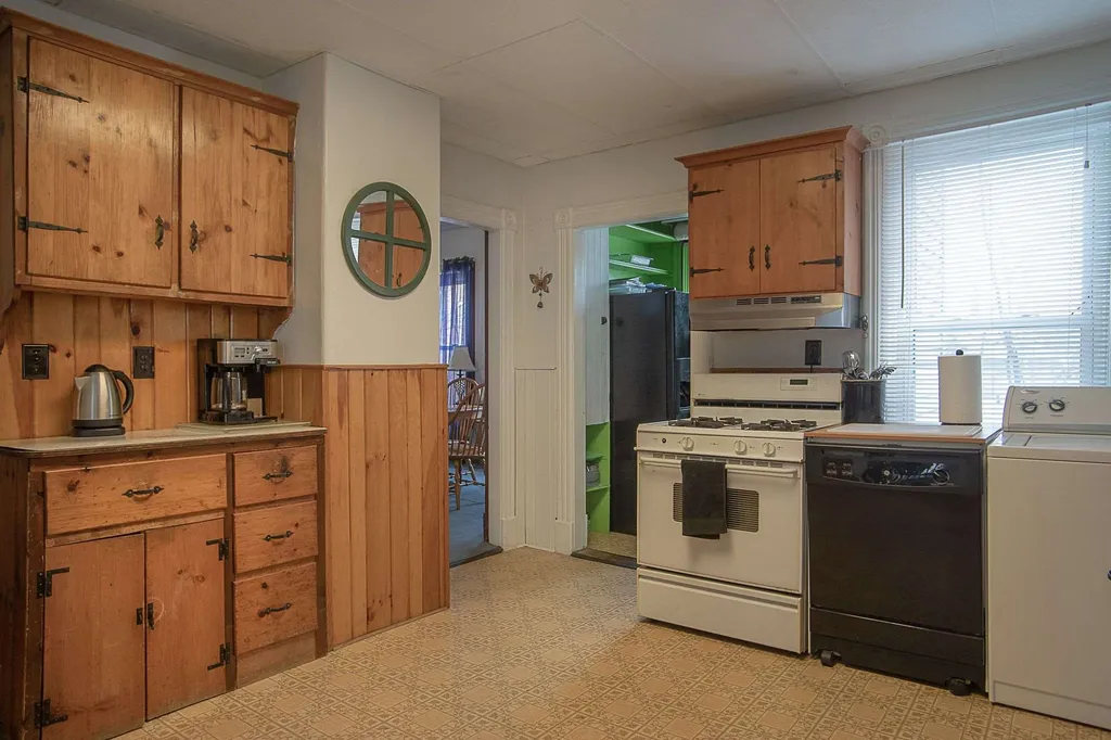 15 Walker Place Brattleboro VT 05301