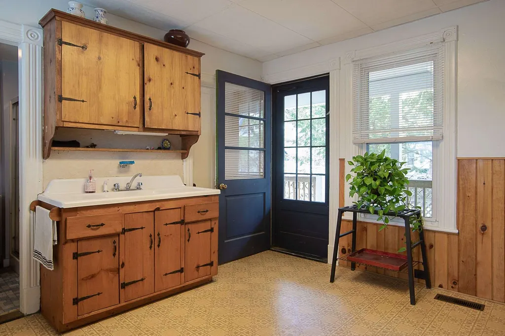 15 Walker Place Brattleboro VT 05301