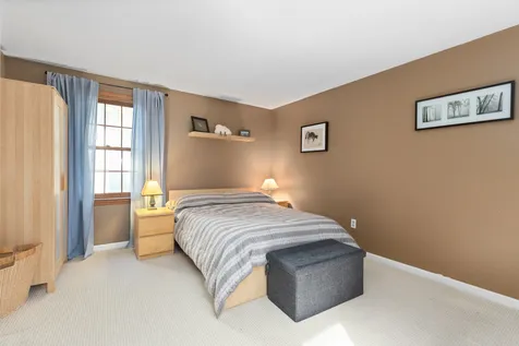 40 Glengarry Drive Stratham NH 03885