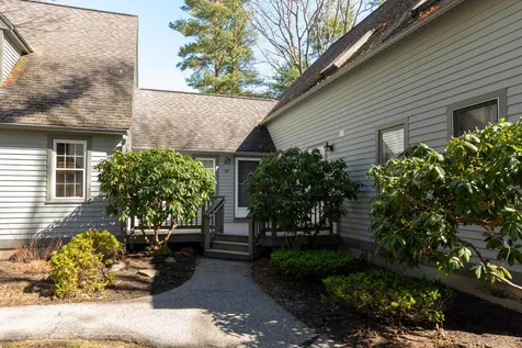 40 Glengarry Drive Stratham NH 03885