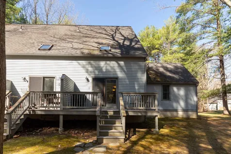 40 Glengarry Drive Stratham NH 03885