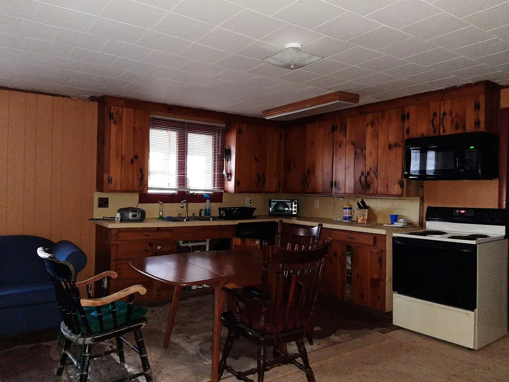 185 Main Street Colebrook NH 03576