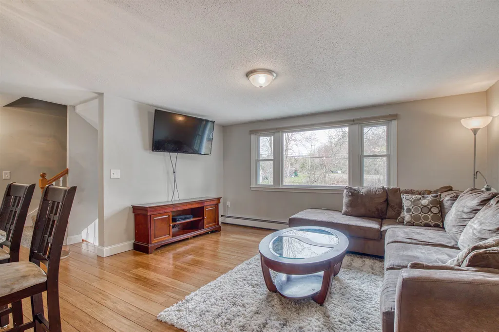 113 Wiley Hill Road Londonderry NH 03053