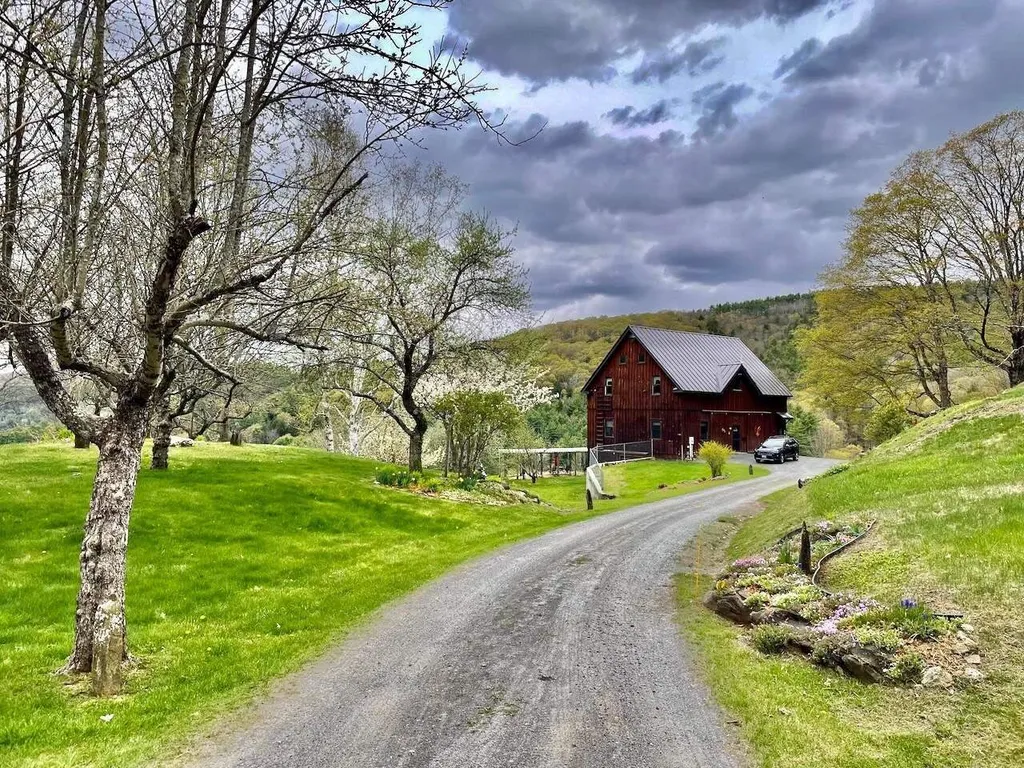 195 Deerhaven Lane Royalton VT 05068