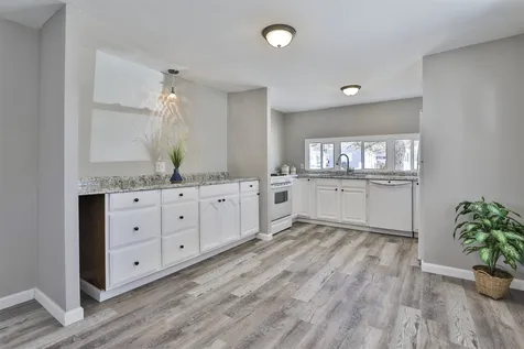 28 Friendship Drive Salem NH 03079