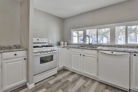 28 Friendship Drive Salem NH 03079