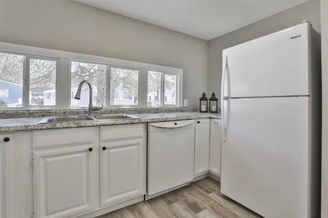 28 Friendship Drive Salem NH 03079