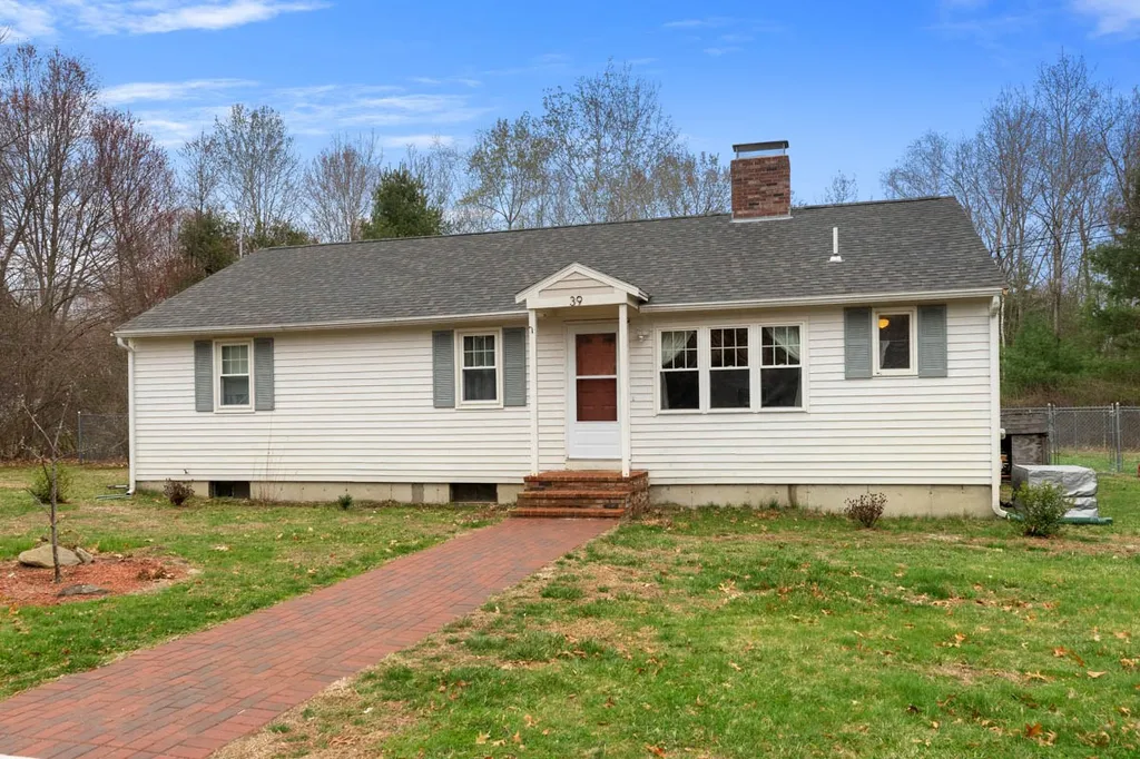 39 Salem Road Atkinson NH 03811