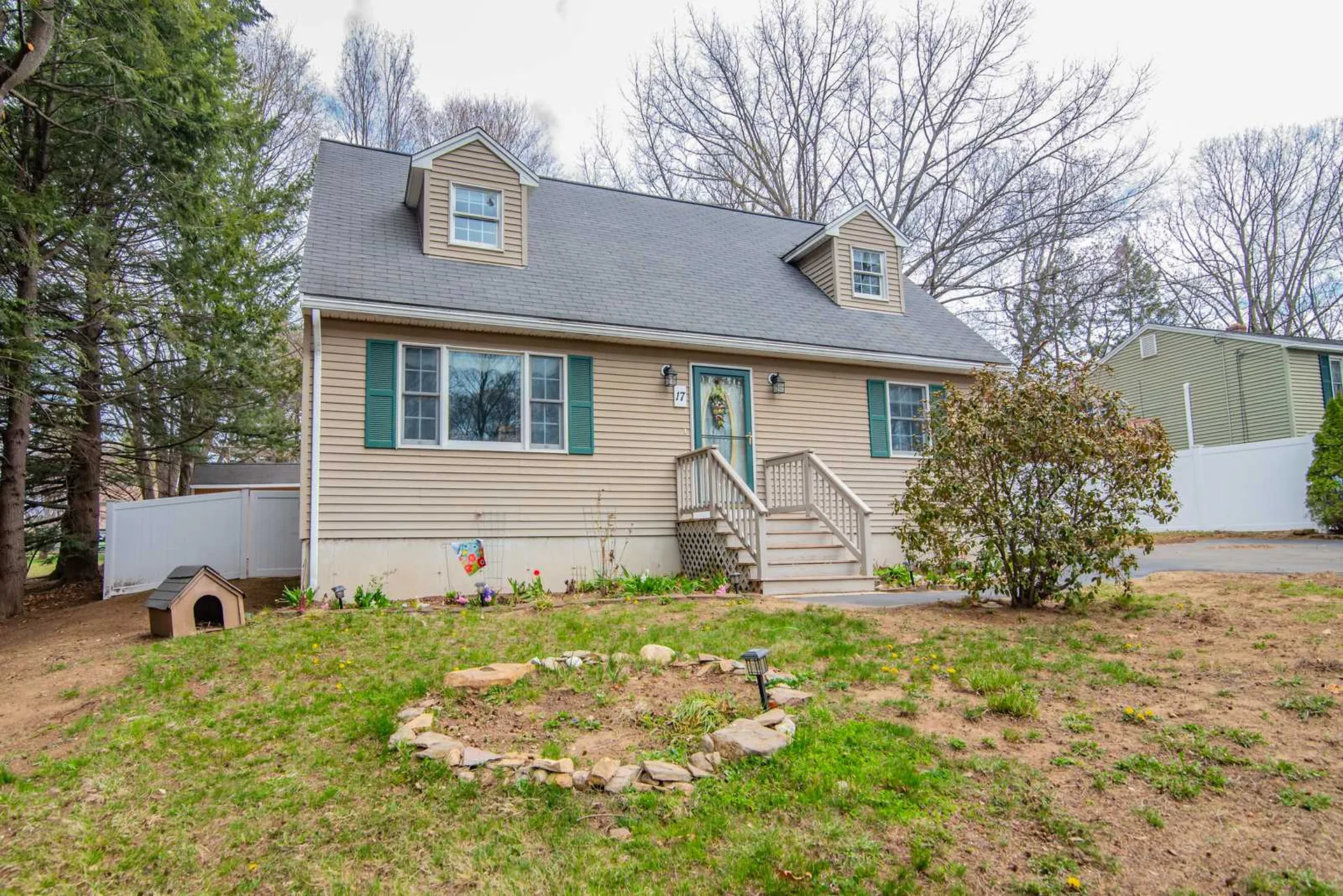 17 Concord Avenue Derry NH 03038
