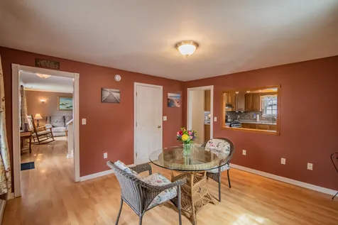 17 Concord Avenue Derry NH 03038